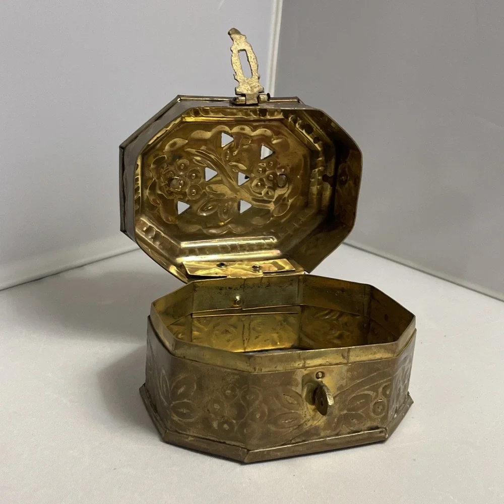 VTG Brass Rustic Cricket Box Handle & Hinged Lid Octagon For Trinket Incense